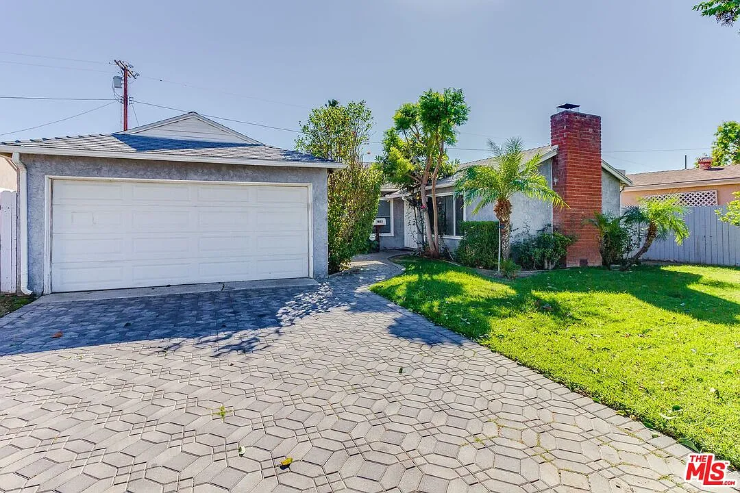 4 bed, 2.0 bath, 1550 sqft, $4,995 — Photo 3
