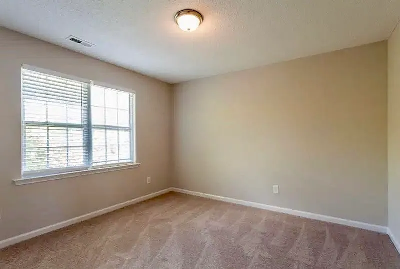 3 bed, 2.5 bath, 1585 sqft, $1,895 — Photo 4
