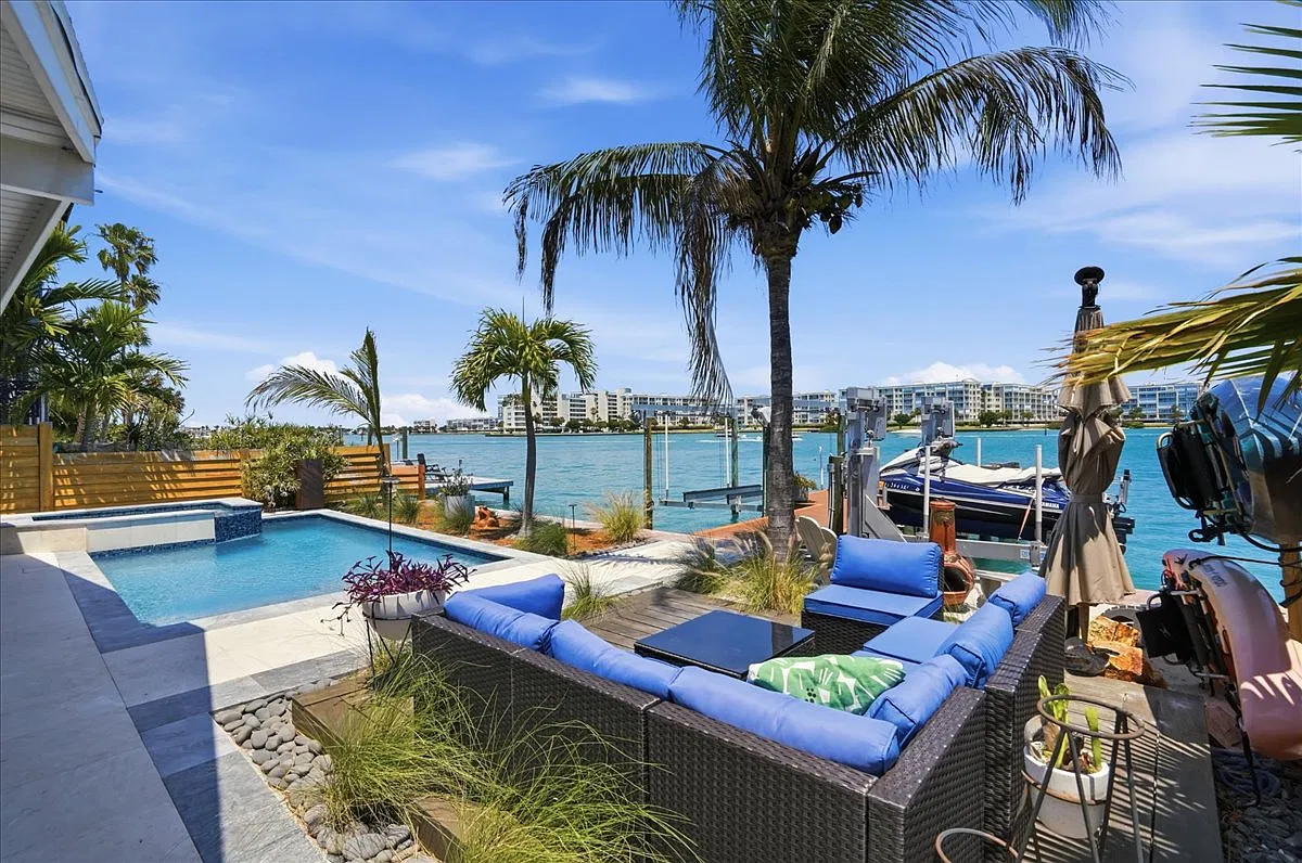 7825 Boca Ciega Dr — Photo 3