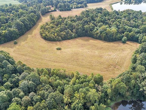 4th image of 901 Hidden Lake Ln