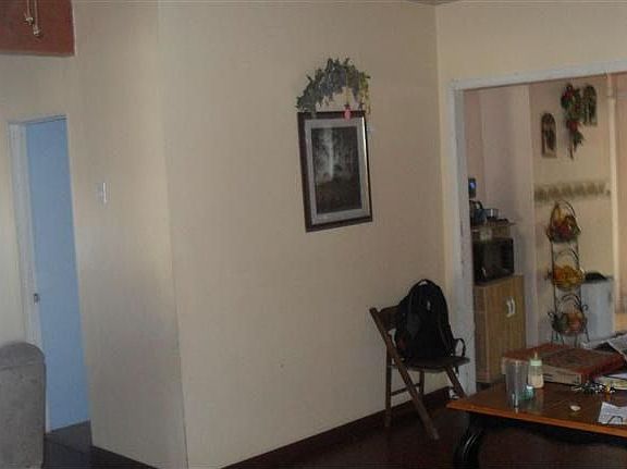 5th image of 2801 S La Salle Ave