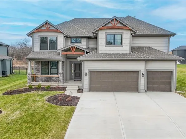 6122 Lewis Dr, Shawnee, KS 66226