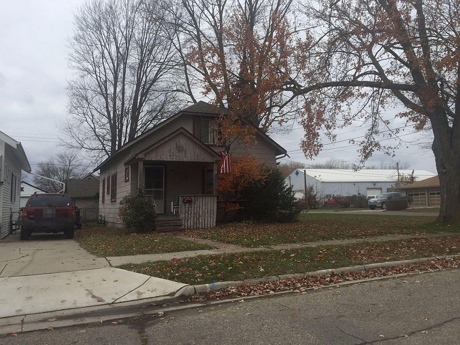 1st image of 215 N Parker St