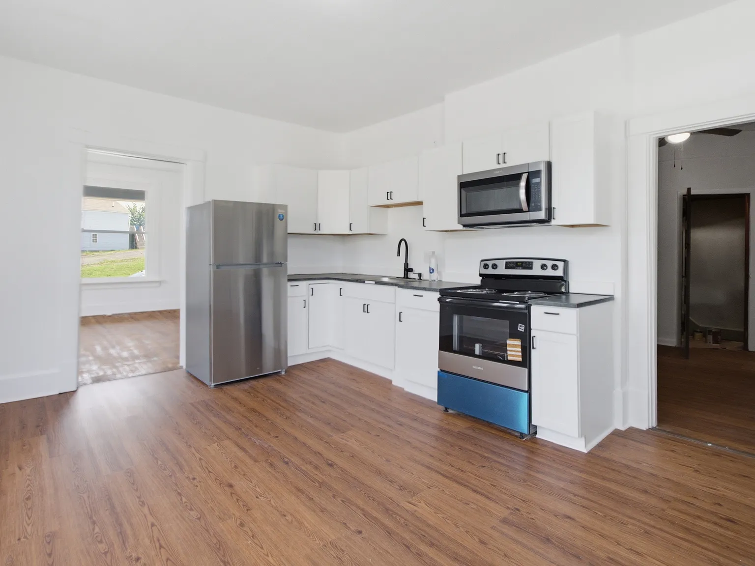 6 bed, 2116 sqft, $1,900 — Photo 2