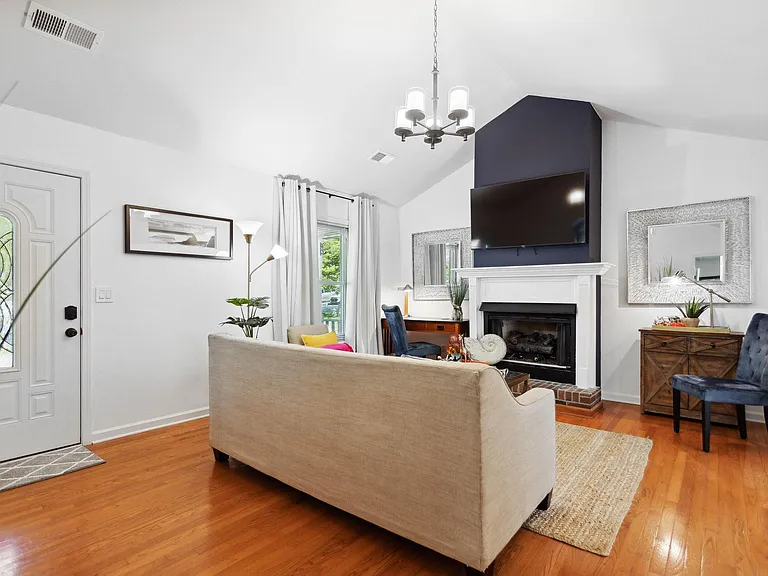 130 Pye Ct — Photo 2