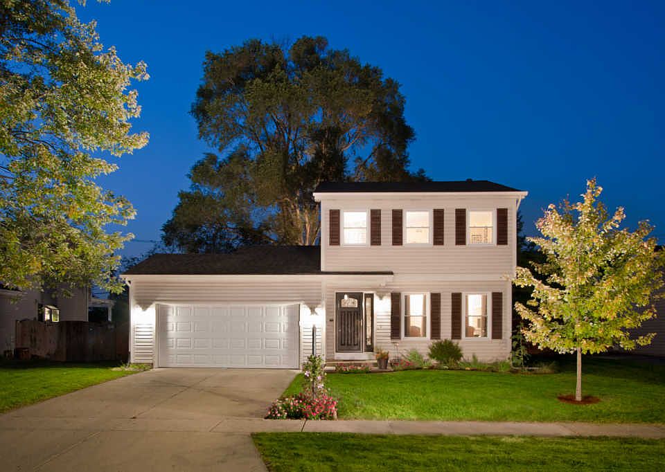 1st image of 320 Wellington Dr