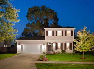 320 Wellington Dr, Streamwood, IL 60107