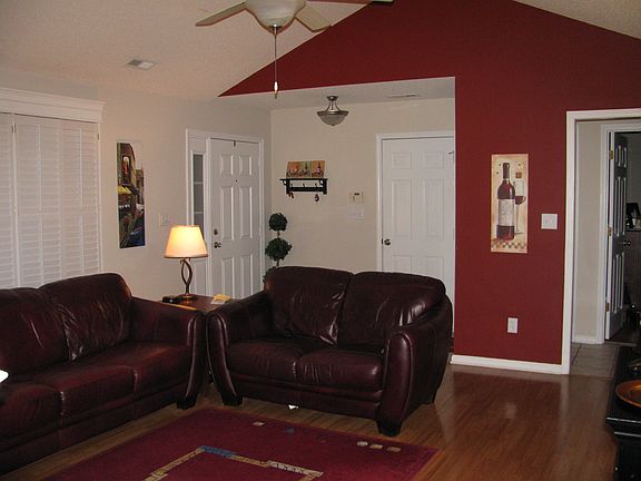 3rd image of 614 Sunpointe Dr