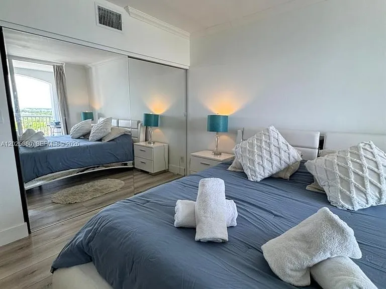 5401 Collins Ave #920 — Photo 22