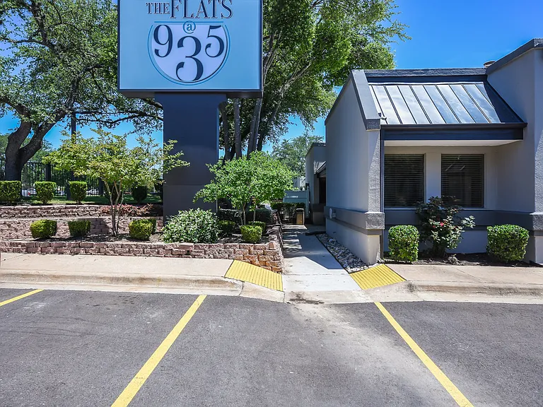 935 La Posada Dr #142 — Photo 4
