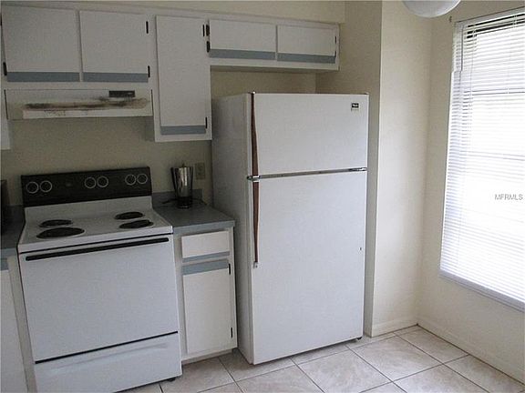 3rd image of 10507 Pendleton Ave APT B