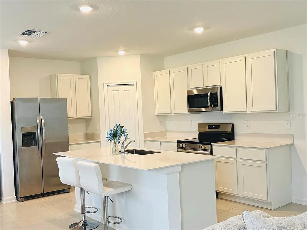 4 bed, 2.5 bath, 1874 sqft, $2,150 — Photo 4