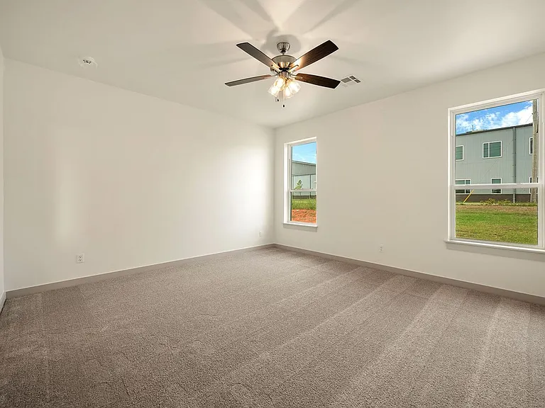 4909 Misty Wood Ln — Photo 35