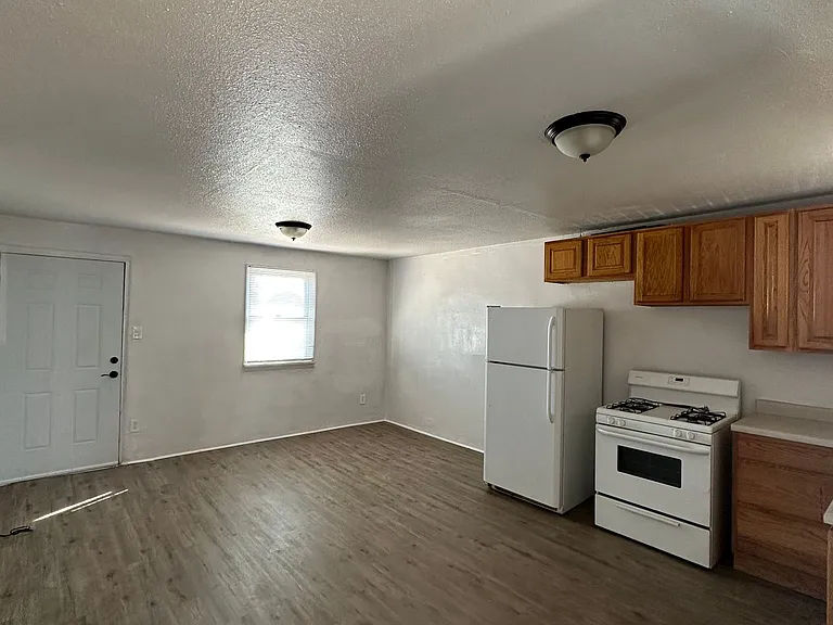 1001 Walnut Dr — Photo 1