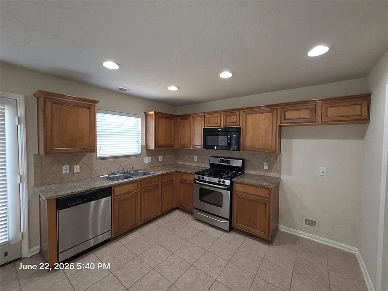 17711 Barton Point Ln — Photo 6