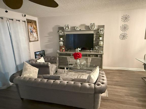 5th image of 2828 Casita Way APT 211