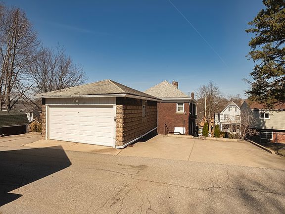 2nd image of 121/123 W Shady Dr