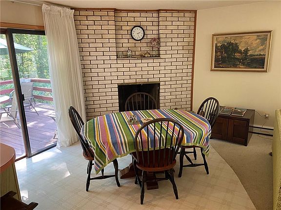 4th image of 624 Laird Ave