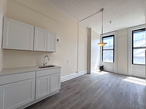 3rd image of 138 Montague St APT 7