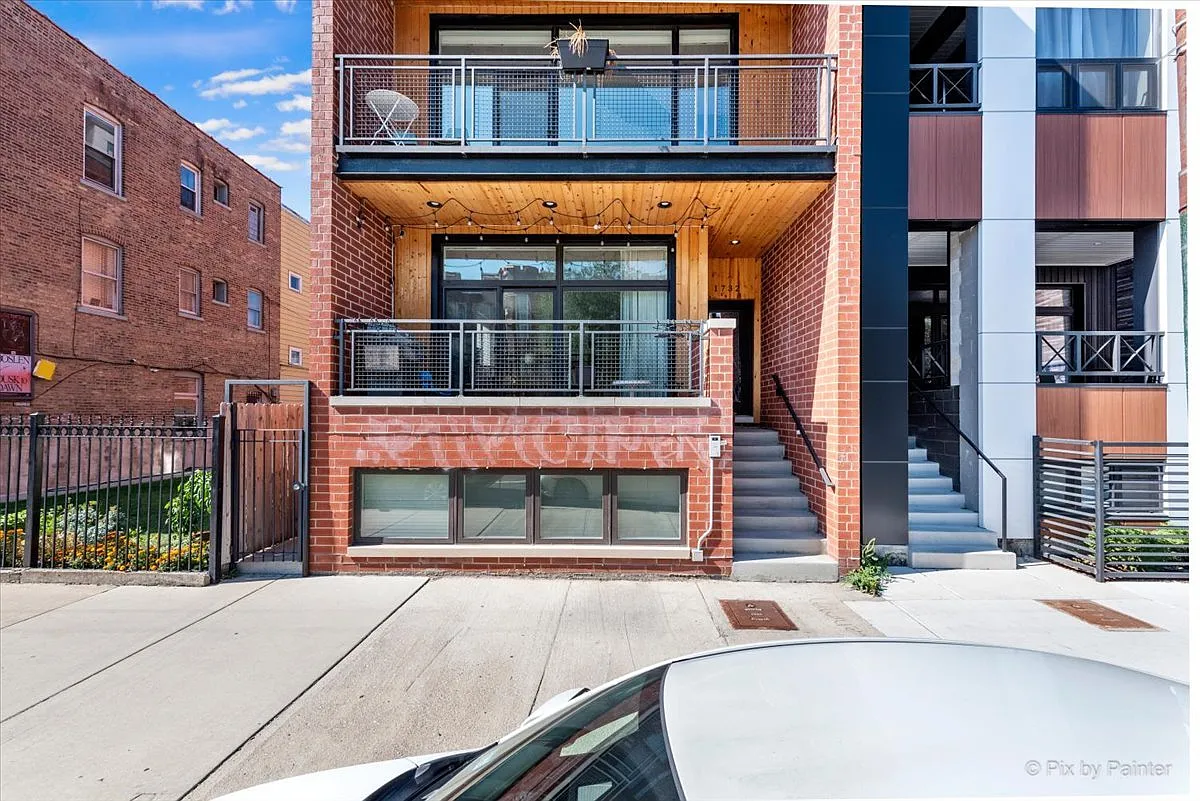 Building Photo - 1732 N California Ave #1
