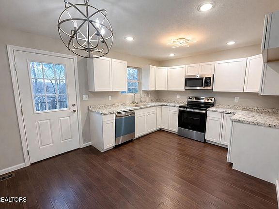 4th image of 264 Wilberforce Ave