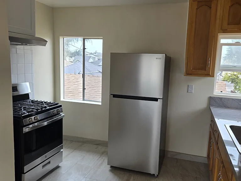 8925 Hildreth Ave #E — Photo 6