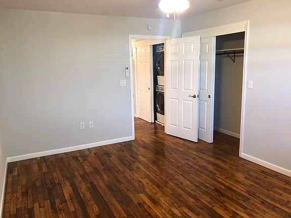 4th image of 2128 Oakdale St #20