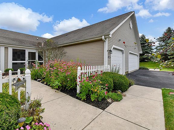 2nd image of 19 Ellington Commons Ln