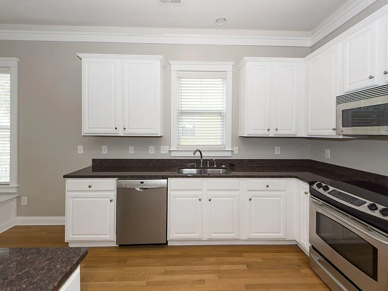 302 White Gables Dr — Photo 9