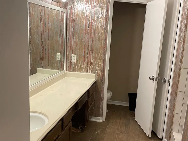 12419 Sungate Ln — Photo 10