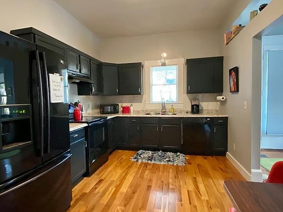 3rd image of 915 Park St APT C