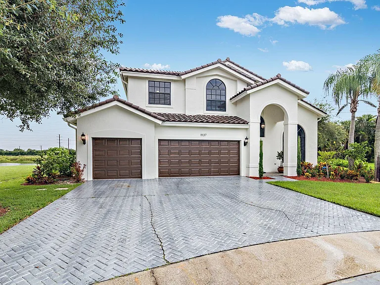 11137 Grandview Mnr — Photo 1
