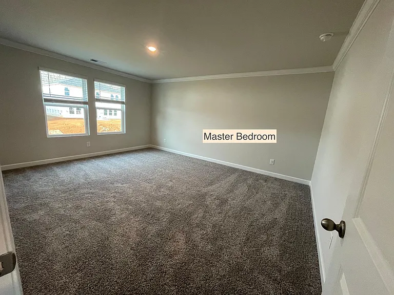 1056 Apple Dr — Photo 6