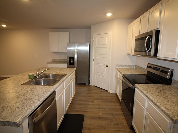 4th image of 1021 Lovebird Ct