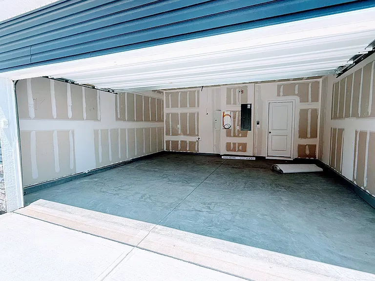 6304 Marinelli Dr N — Photo 28