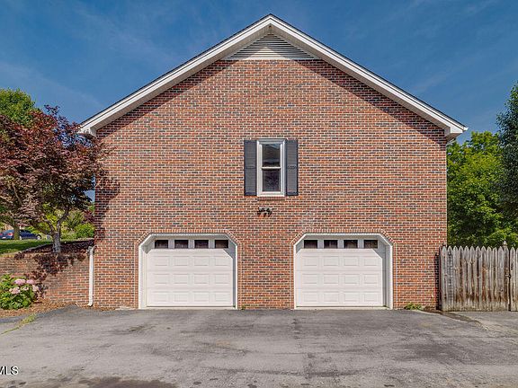 4th image of 3316 Berkshire Cir