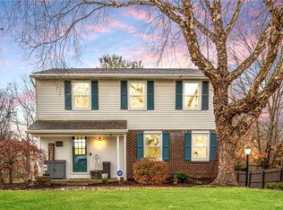 202 Glenmore Dr, Coraopolis, PA 15108