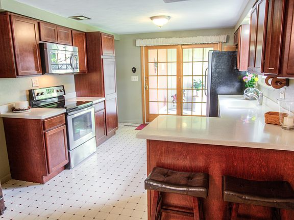 5th image of 7121 Mandrake Dr