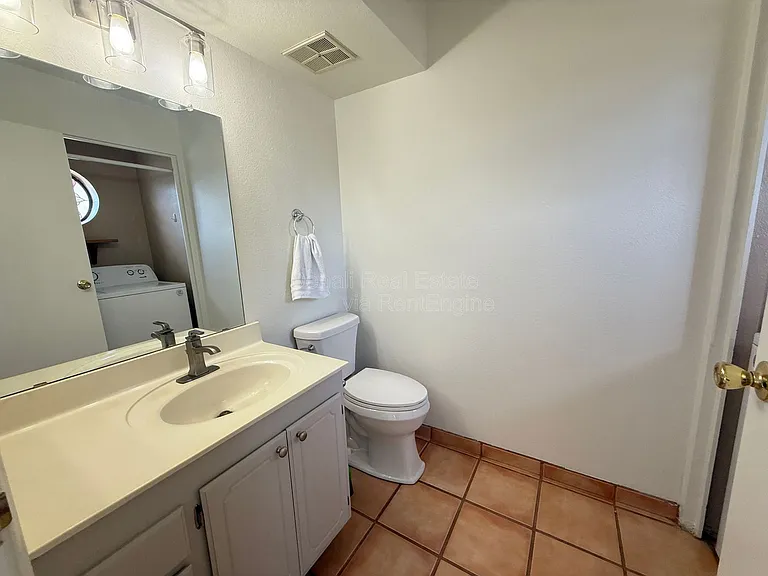 611 W 13th St — Photo 24