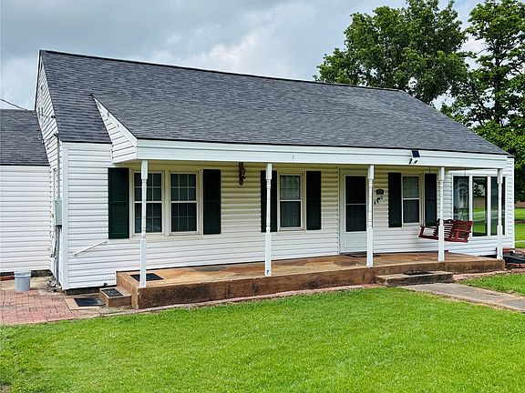3rd image of 325 College Rd