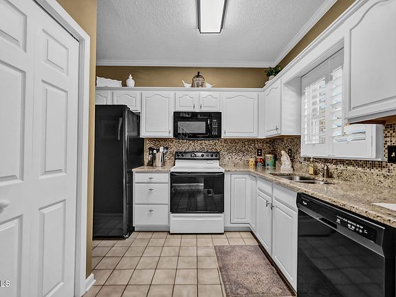 4th image of 31 Oak Leaf Cir