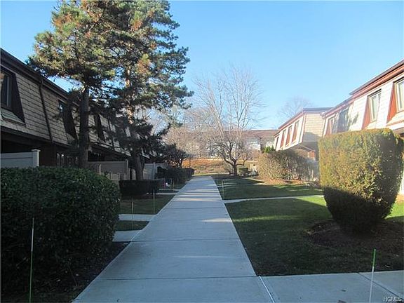 3rd image of 4 E Heritage Dr