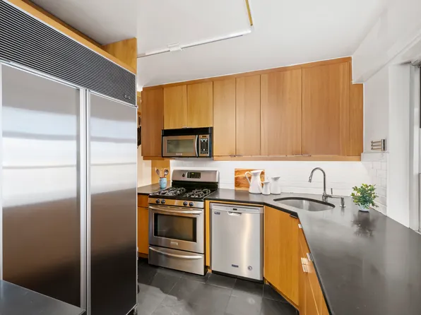 70 East 10th Street image 4 of 9