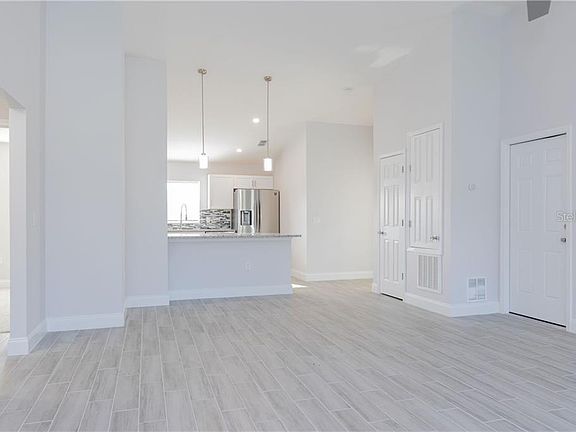 3rd image of 1108 S Holly Ave