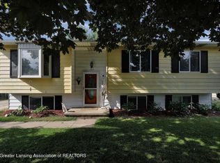 314 Scarlet Oak Ln, Perry, MI 48872