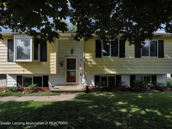 314 Scarlet Oak Ln, Perry, MI 48872