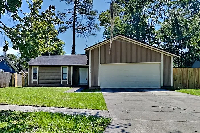 3 bed, 2.0 bath, 1305 sqft, $1,875 — Photo 1