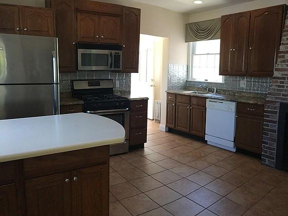 2nd image of 138 North St #0