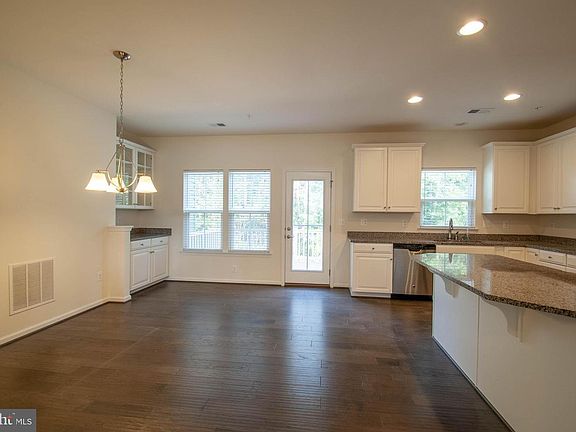 5th image of 518 Willow Bend Dr