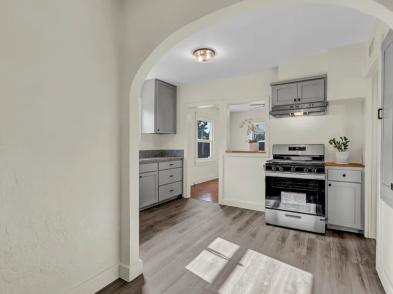 916 S Encina St — Photo 13